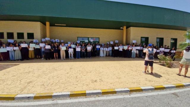 Concentración de funcionarios de prisiones por la agresión de su compañera.