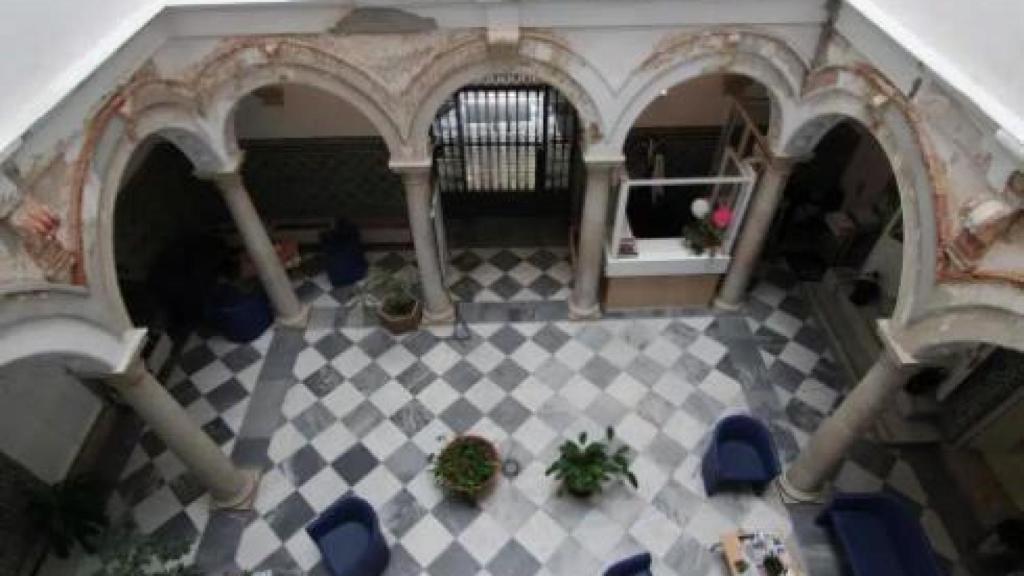 Patio del Palacio de Valdeflores.