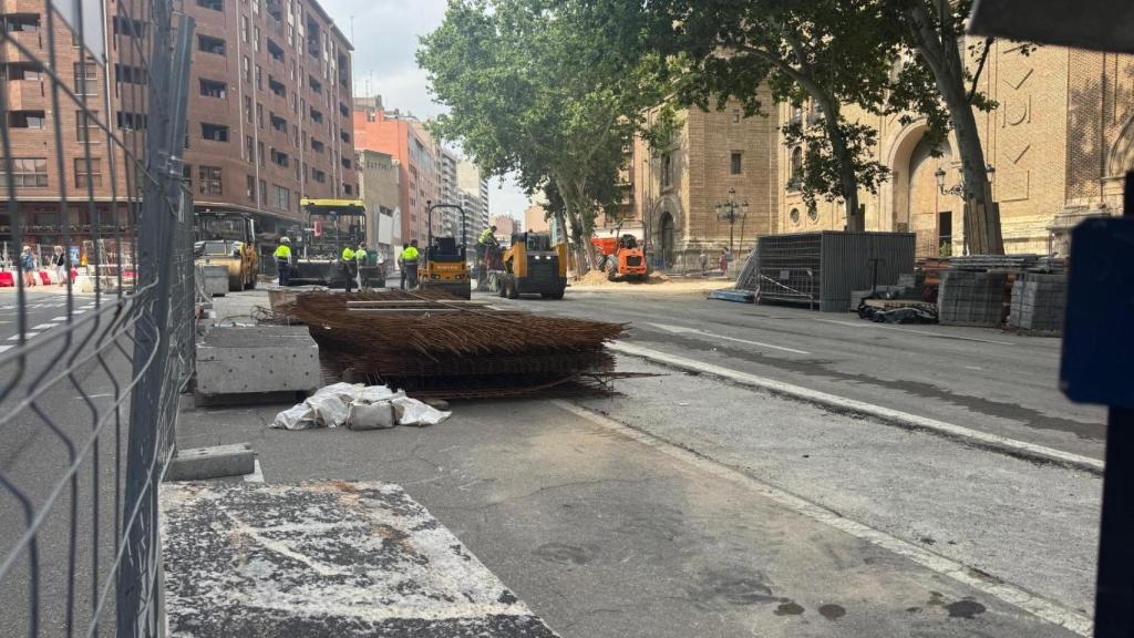 Obras en la avenida César Augusto de Zaragoza.