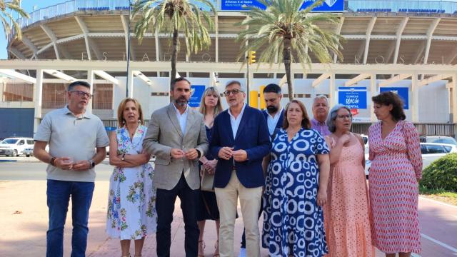 Daniel Pérez y Josele Aguilar, junto a La Rosaleda de Málaga.