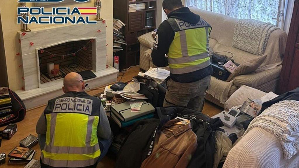 Operación policial en la que han desmantelado en Málaga red de estafa piramidal que defraudó más de 4,6 millones con falsas inversiones inmobiliarias.
