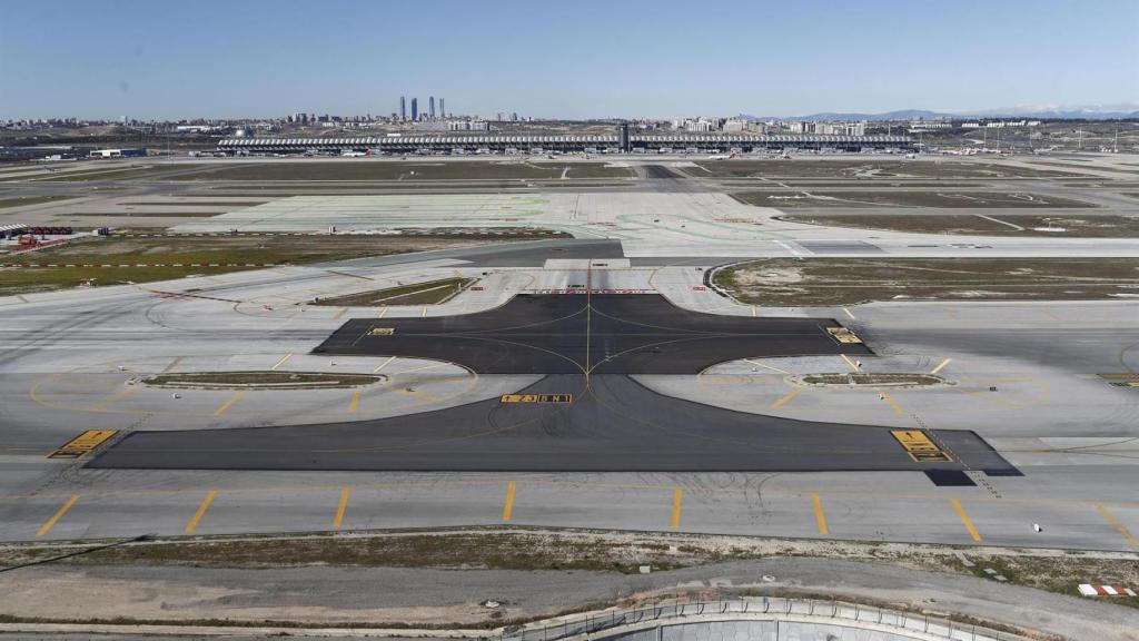 Aeropuerto de Barajas, pista de despegue y aterrizaje vistas, vistas del aeropuerto