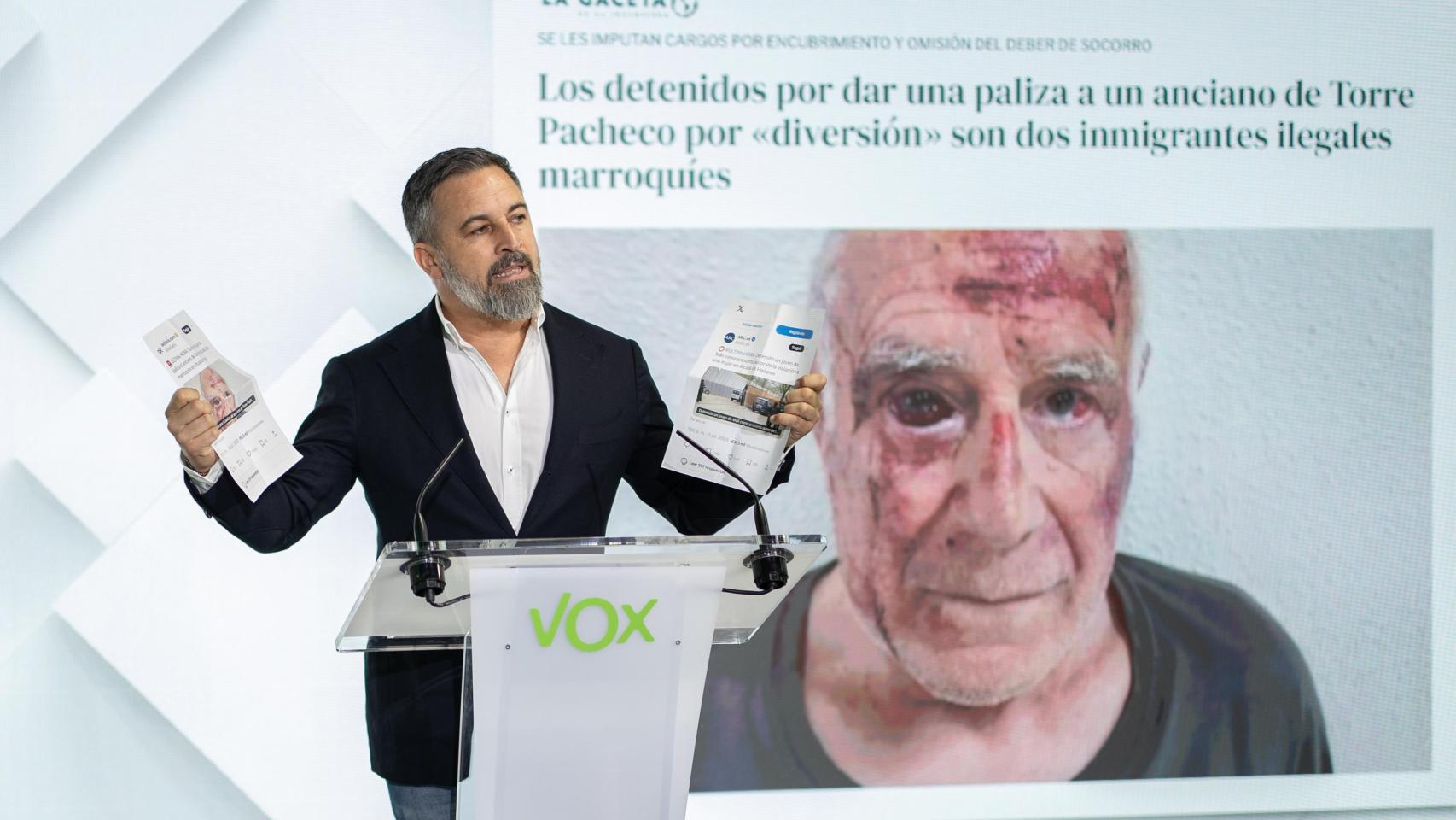 El presidente de Vox, Santiago Abascal, este lunes en rueda de prensa en la sede del partido en Madridl