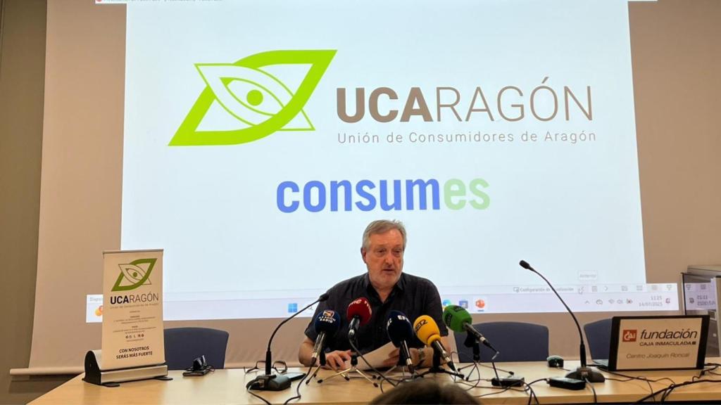 José Ángel Oliván, presidente de la Unión de Consumidores de Aragón (UCA), este lunes durante una rueda de prensa.