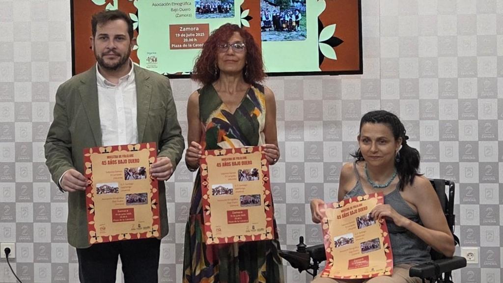 Bajo Duero celebra 45 años de memoria viva con una gran muestra de folclore en la Plaza de la Catedral