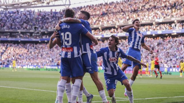 Futbolistas del RCD Espanyol celebran un gol