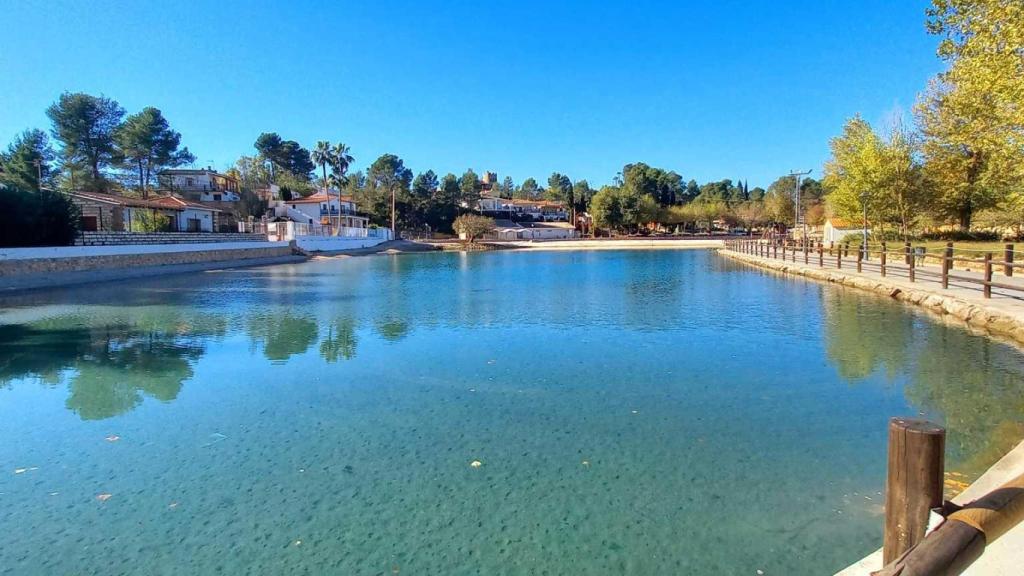 La piscina natural de este pueblo de Valencia que triunfa entre los visitantes. Turisme CV