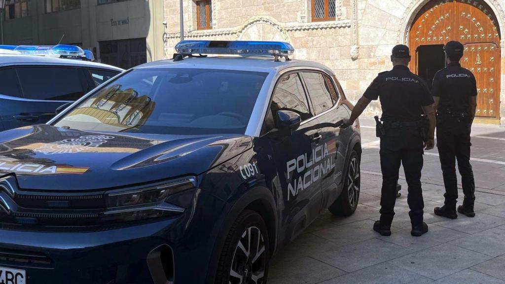 La Policía Nacional a las puertas de los juzgados de Zamora
