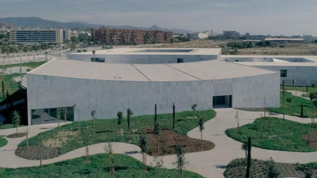 Vista del Pabellón de Gobienro y el Paraninfo de la UMA.