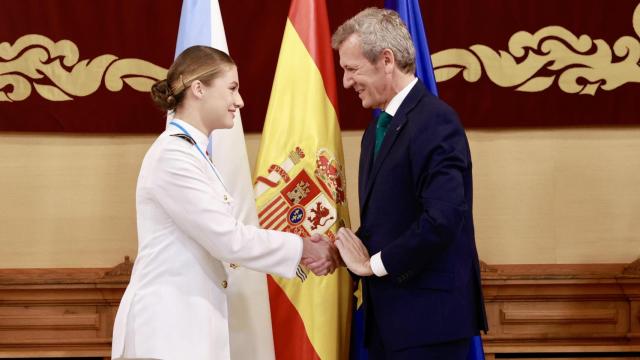 La Princesa de Asturias recibe la Medalla de Oro de Galicia por parte del presidente de la Xunta de Galicia