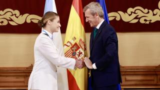 La Princesa de Asturias recibe la Medalla de Oro de Galicia por parte del presidente de la Xunta de Galicia