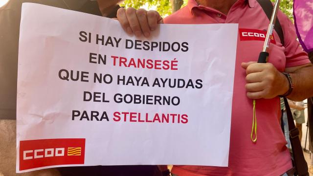 Concentración de trabajadores a las puertas del SAMA