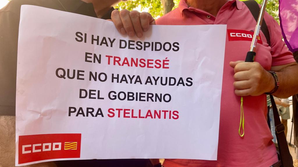 Concentración de trabajadores a las puertas del SAMA