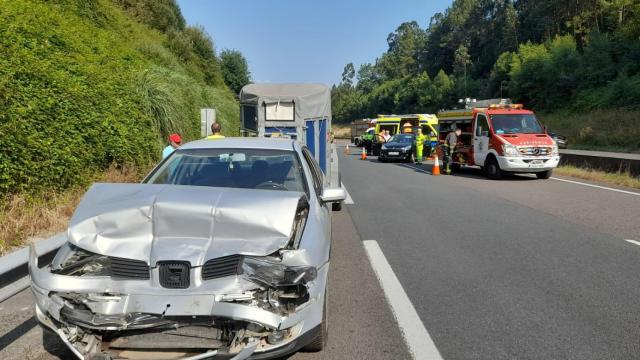 Accidente múltiple con excarcelación en la AP-9 a la altura de Bergondo (A Coruña)