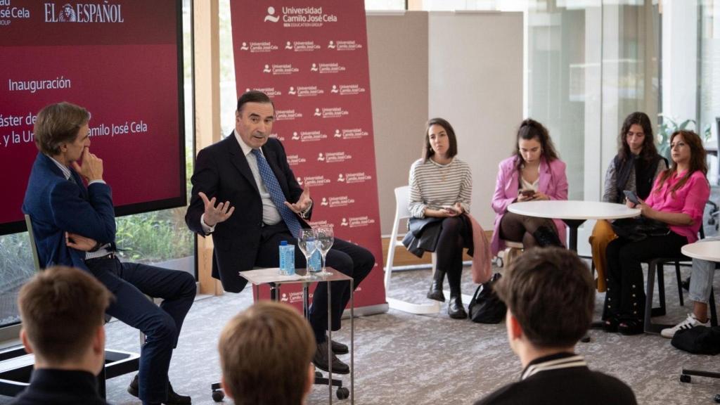 Pedro J. Ramírez junto a los alumnos del Máster de EL ESPAÑOL.