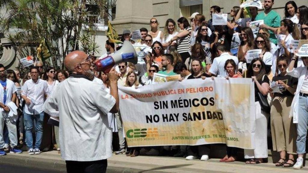 Médicos canarios en la huelga del 13 de junio, convocada por CESM y el SMA.