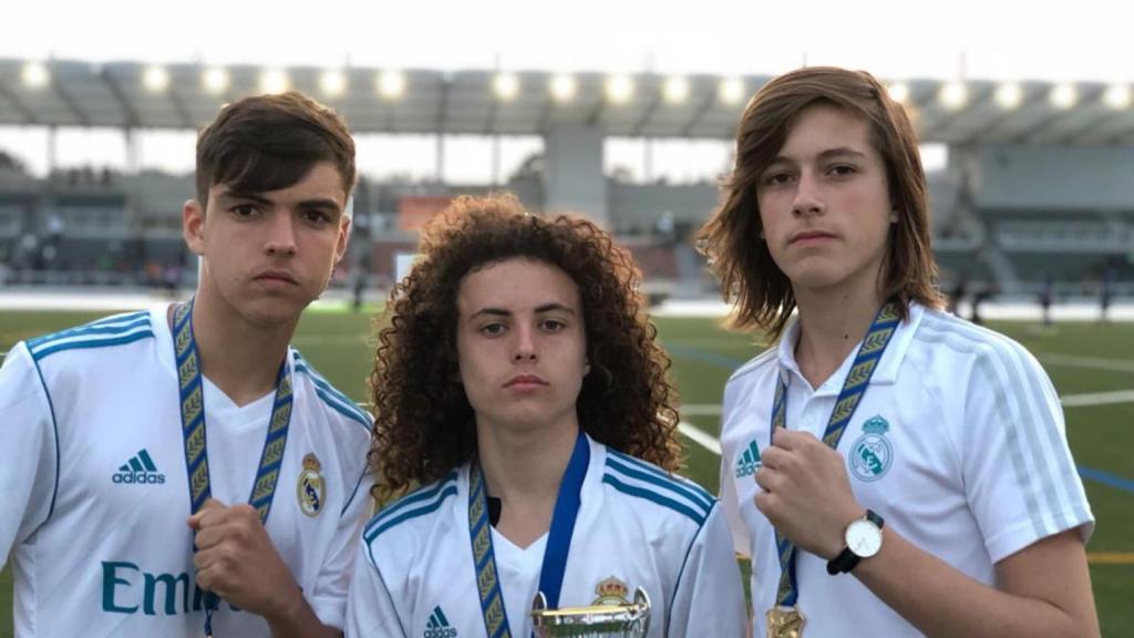 Raúl Asencio, David de la Víbora y Álvaro Carreras, en la cantera del Real Madrid