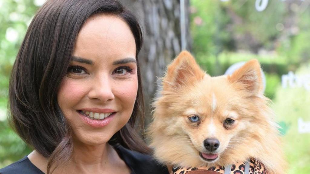 Chenoa y su perrita Cloe.