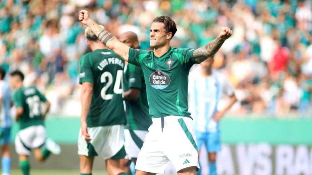Eneko Jáuregui celebra un gol con el Racing de Ferrol