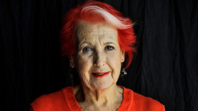 Posado de la periodista