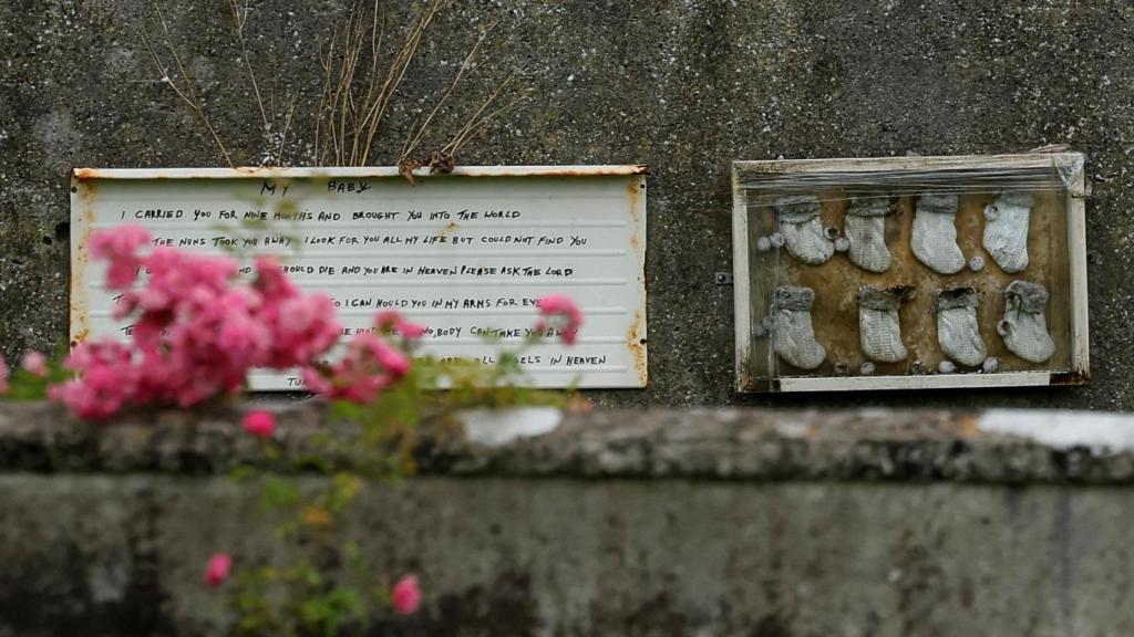 El 7 de julio de 2025 se instaló un memorial en el cementerio de Tuam (Irlanda), en homenaje a los 796 bebés cuyos restos fueron hallados en el antiguo hogar materno-infantil Bon Secours, gestionado por la Iglesia Católica.