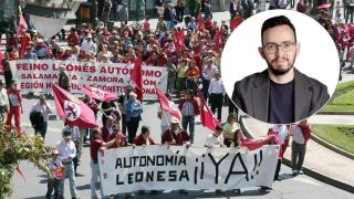 El nuevo coordinador general de Podemos Castilla y León, Miguel Ángel Llamas, y una manifestación por la autonomía leonesa, en un montaje de EL ESPAÑOL