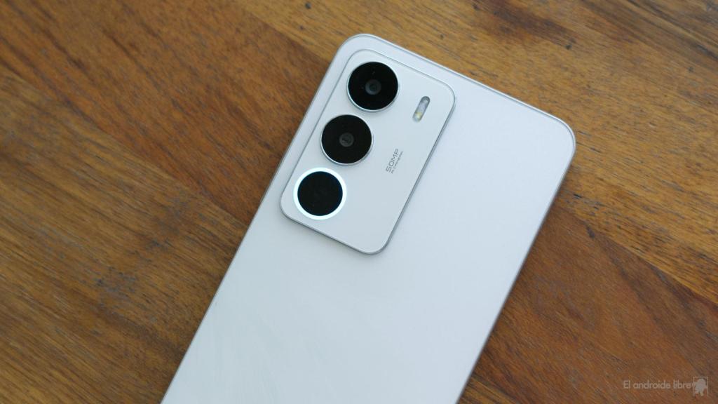 Realmme C71 por detrás