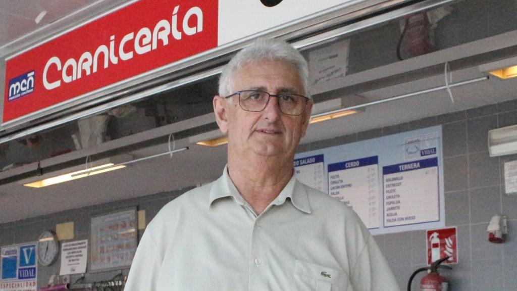 José Antonio Vidal, carnicero de la plaza de Lugo de A Coruña.