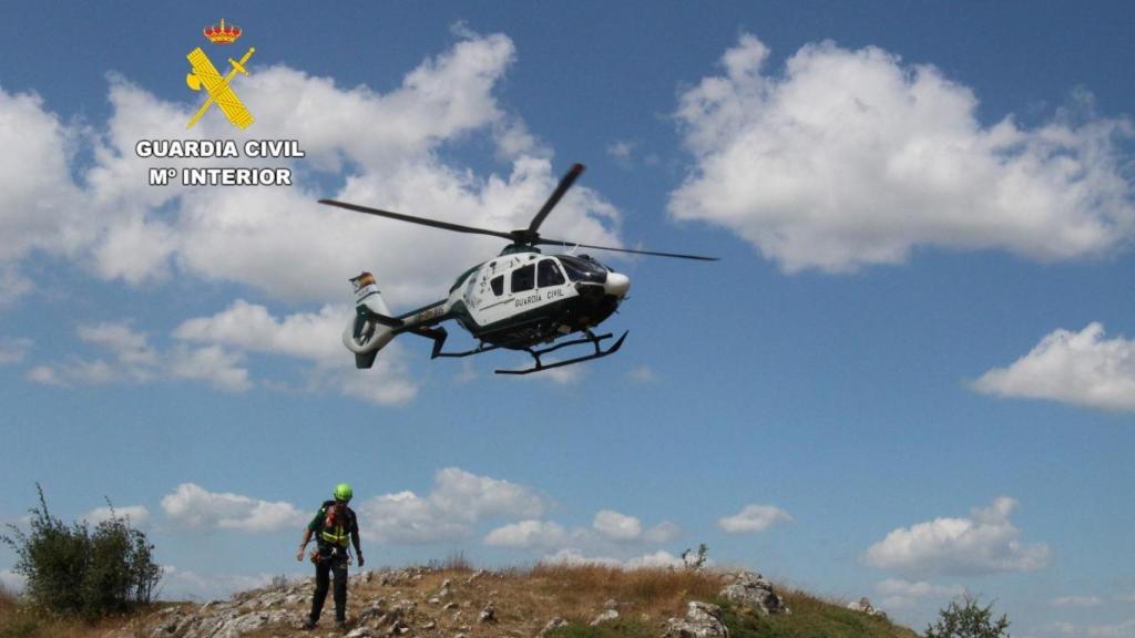 El momento del rescate de los dos senderistas en las proximidades de Geras de Gordón, en la provincia de León