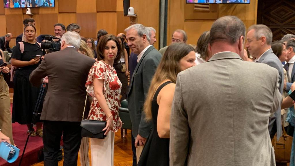La secretaria del PSOE-Zaragoza, Teresa Ladrero, en el salón de Plenos del Ayuntamiento.