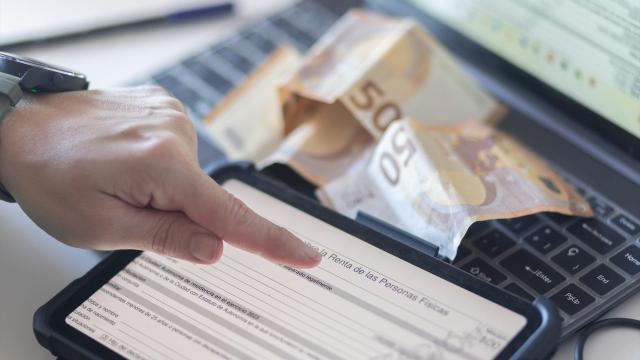 Vista de la declaración de la renta en una tablet.