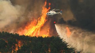Imagen de archivo de la extinción de un incendio forestal en la provincia de Salamanca