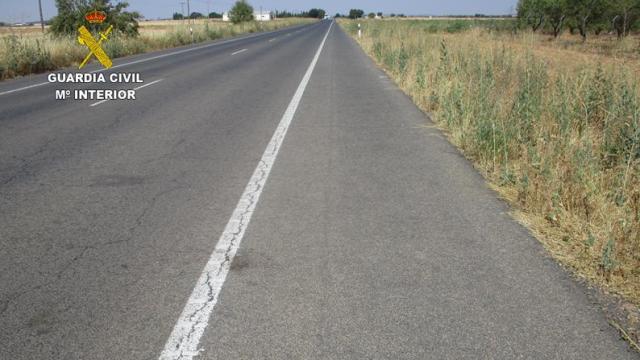Arrolla a una ciclista, la deja herida en la carretera y huye sin mirar atrás en Ciudad Real