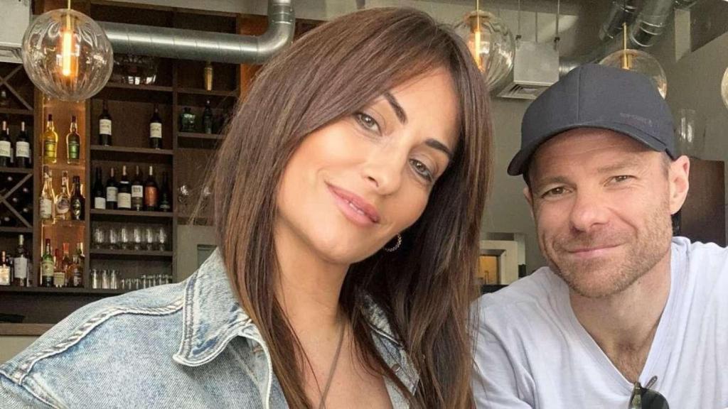 Nagore Aranburu y Xabi Alonso.