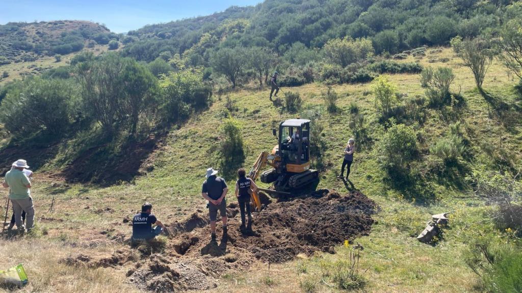 Inicio de la exhumación en el Paraje Peña de Villamanín, en León