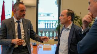 El alcalde de Móstoles, Manuel Bautista,y el delegado de Urbanismo, Medio Ambiente y Movilidad del Ayuntamiento de Madrid, Borja Carabante,