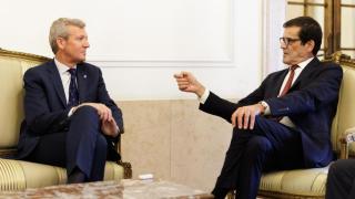 El presidente de la Xunta, Alfonso Rueda, con el alcalde de Oporto, Rui Moreira.