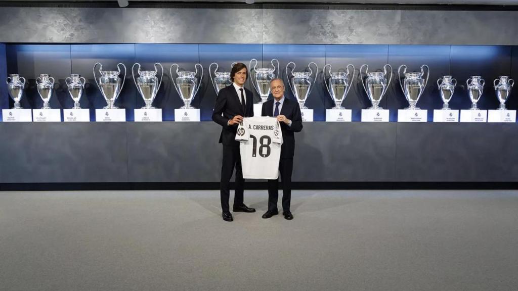 Álvaro Carreras, junto a Florentino Pérez