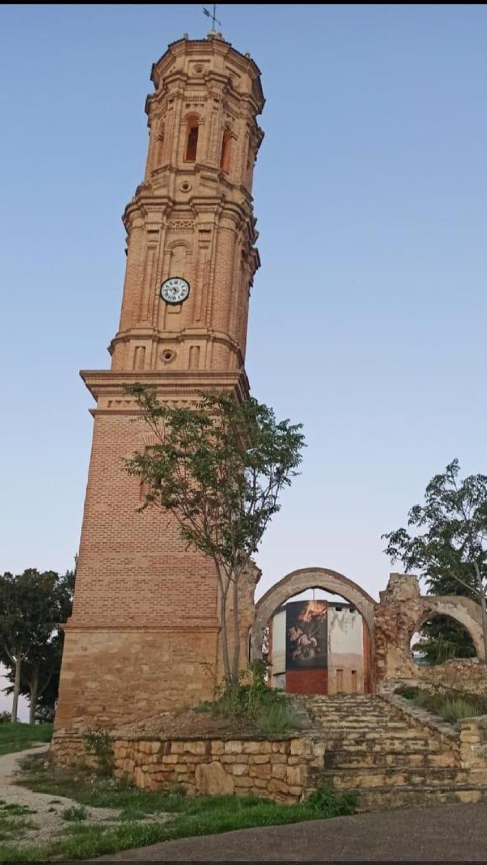 Torre mudéjar-barroca.