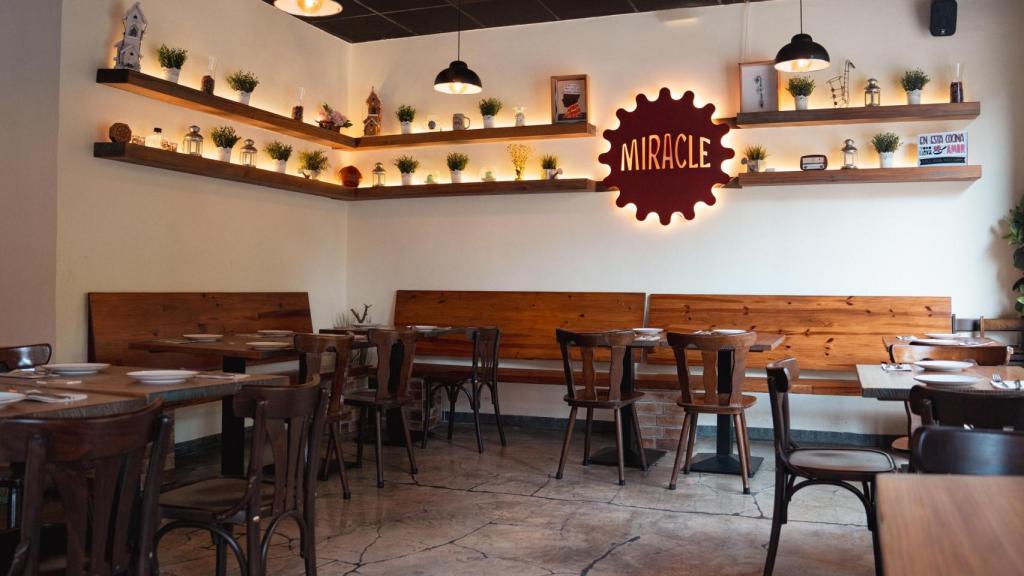 Interior del restaurante Miracle en Valencia.