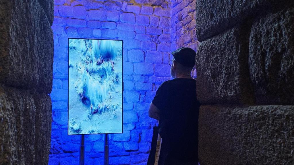 Exposición 'Everything flows, nothing dies' de MAOTIK en la Torre de Hércules.