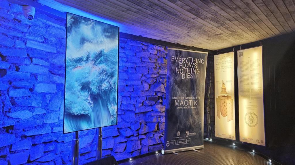 Exposición 'Everything flows, nothing dies' de MAOTIK en la Torre de Hércules.