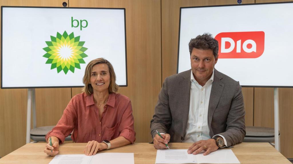El consejero delegado de Dia España, Ricardo Álvarez, y la presidenta de BP Energía España, Olvido Moraleda