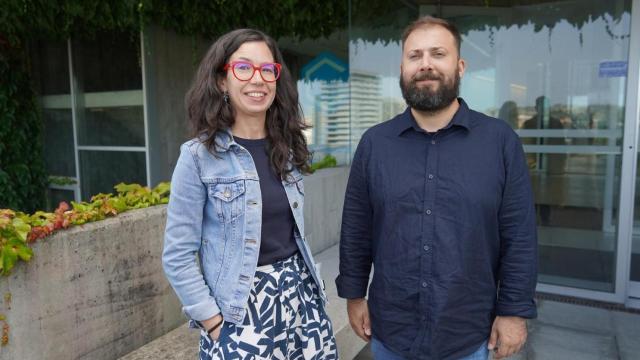 Los investigadores Elena Pazos y Juan Fafián.