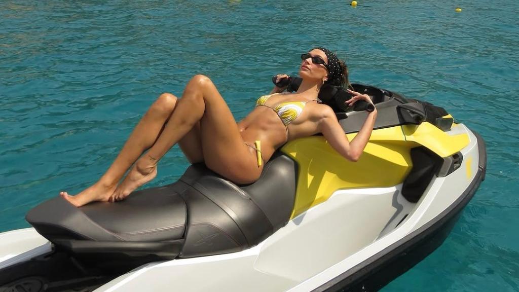 Hailey Bieber en una imagen de sus redes sociales en Mallorca.