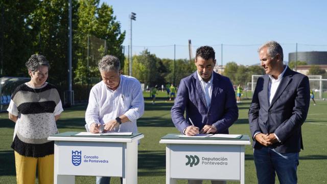 Luis López y Miguel Anxo Fernández Lores en la firma de los convenios de inversión