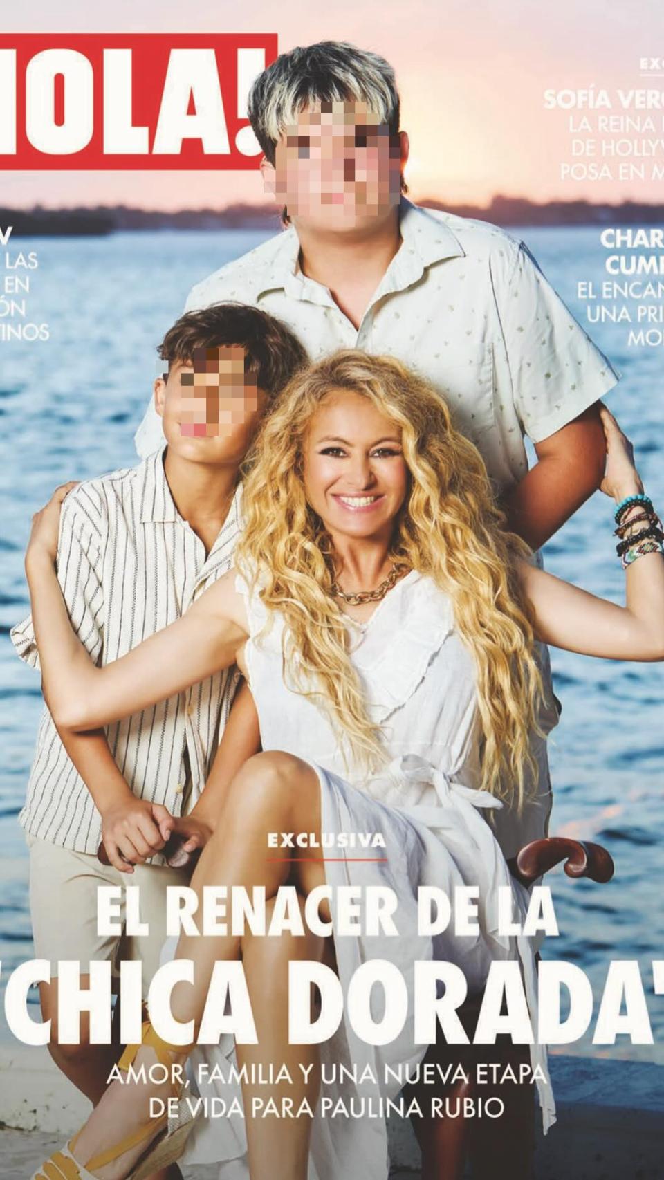 La portada de la edición mexicana de la revista ¡HOLA! de Paulina Rubio junto a sus dos hijos, Andrea Nicolás y Eros.
