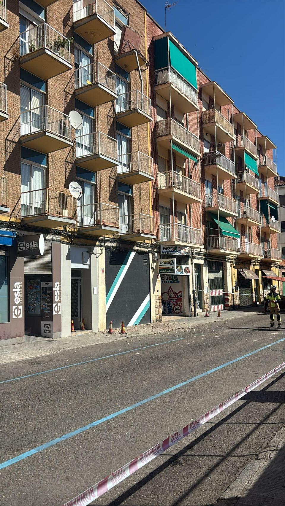 Imagen del desprendimiento en un balcón de Zamora (2)