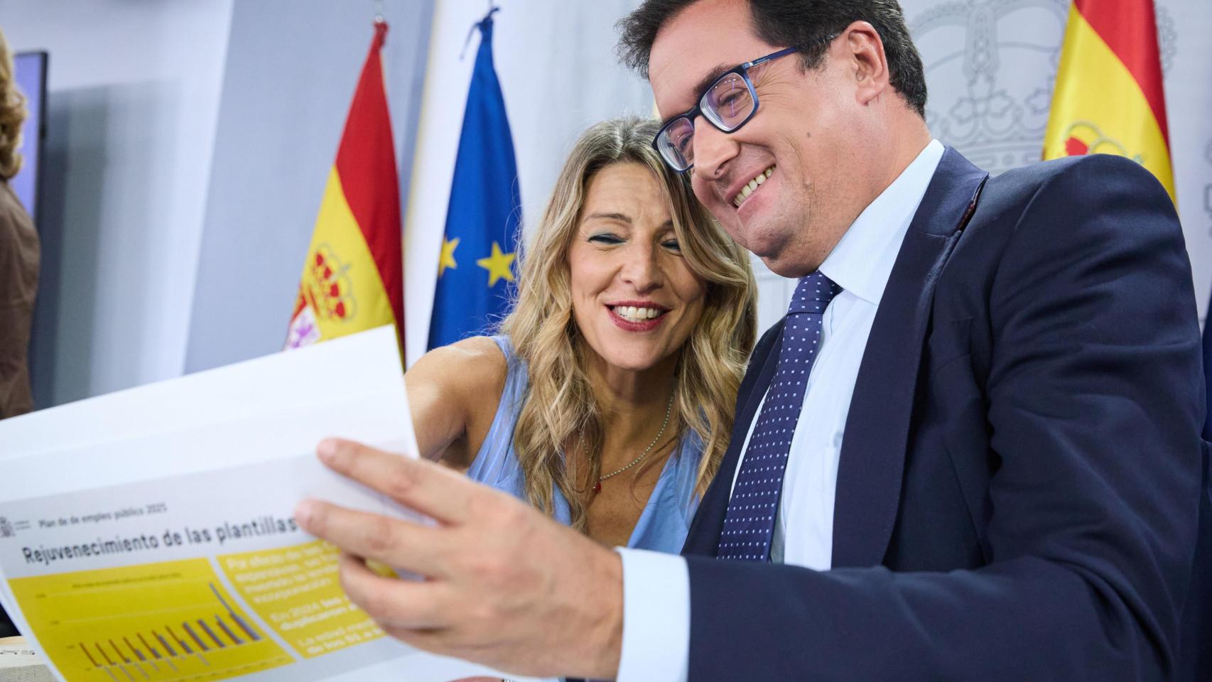 La vicepresidenta segunda y ministra de Trabajo, Yolanda Díaz, y el ministro para la Transformación Digital y de la Función Pública, Óscar López.