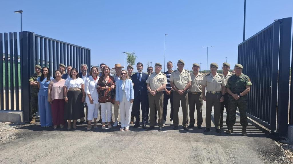 Visita de la secretaria de Estado de Defensa, Amparo Valcarce, junto a autoridades de Indra a las obras de la Base Logística del Ejército de Tierra, en Córdoba